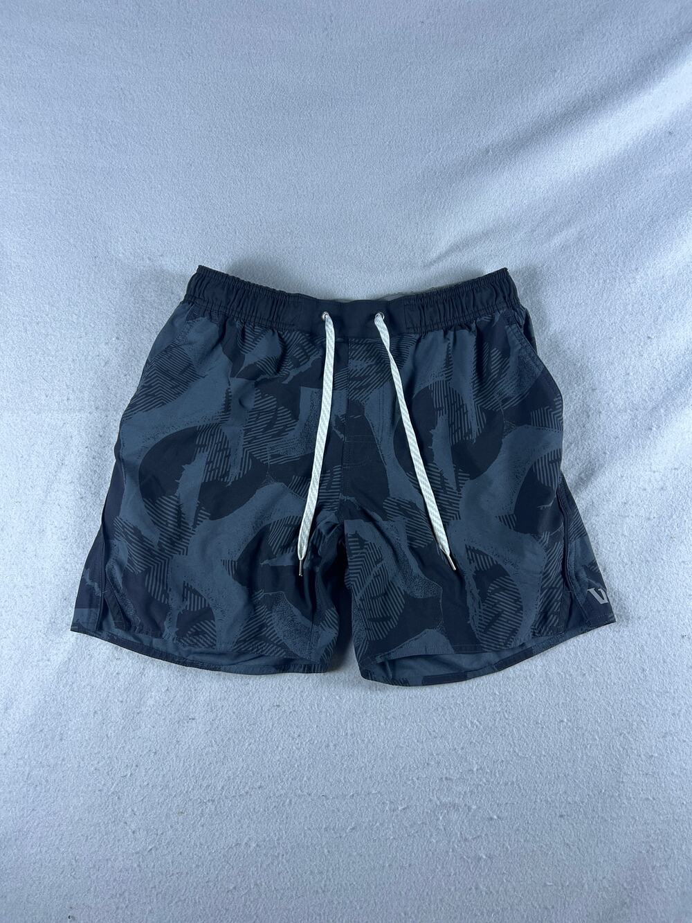 Vuori Trail Shorts Mens M Gray Black Drawstring Abstract Pattern Lined Sport